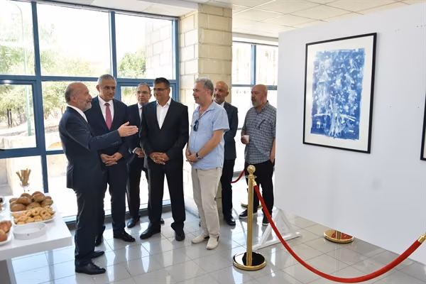 Mustafa Hastürk’ün “Yaşamak Bir Ağaç Gibi...” Sergisi YDÜ’de Açıldı