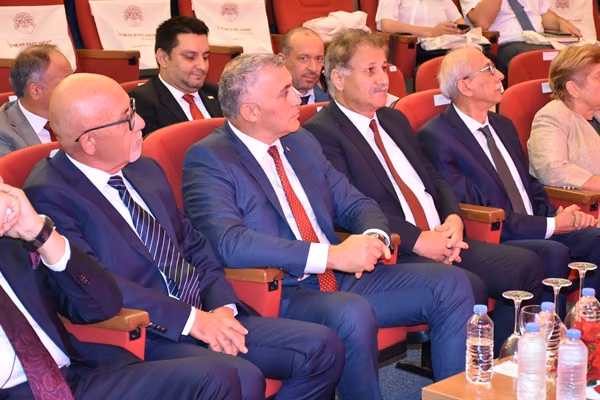 “Sağlık Sigortalarının Bugünü Ve Yarını” Konulu Konferans YDÜ’de Yapıldı