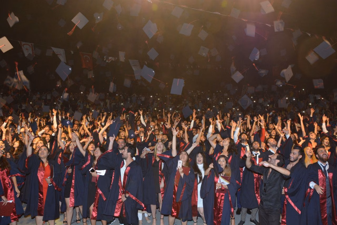 Yakın Doğu Üniversitesi Atatürk Eğitim Fakültesi Mezunları Diplomalarını Aldı…