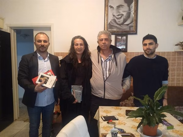 Sol Hareket, Hükümeti Protesto Etti