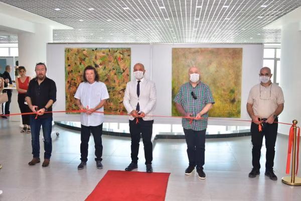 Kıbrıs Modern Sanat Müzesi için, Yakın Doğu Üniversitesi Güzel Sanatlar ve Tasarım Fakültesi Öğretim Elemanları ile Türk Dünyasından ödüllü toplam 35 sanatçı/akademisyen tarafından özel olara