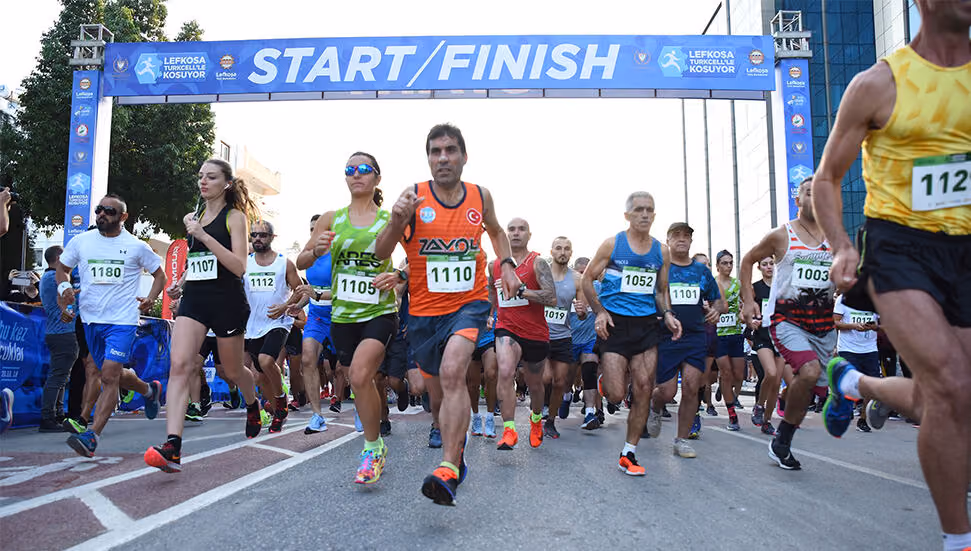 Lefkoşa Yarı Maratonu 25 Ekim’de Koşulacak: Elde Edilecek Gelir Hayatını Kaybedenlerin Ailelerine Aktarılacak