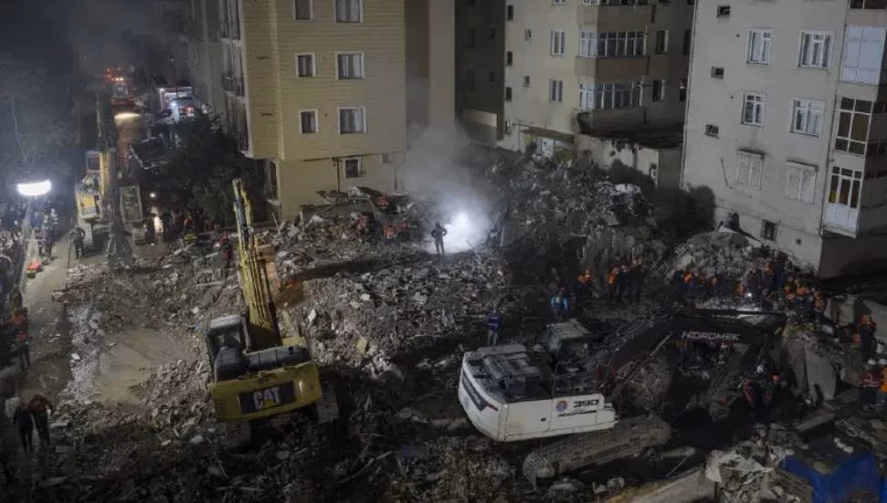 Maltepe'de 7 Katlı Bina Çöktü: 3'ü Çocuk 5 Kişi Hayatını Kaybetti, 2 Kişi Gözaltında