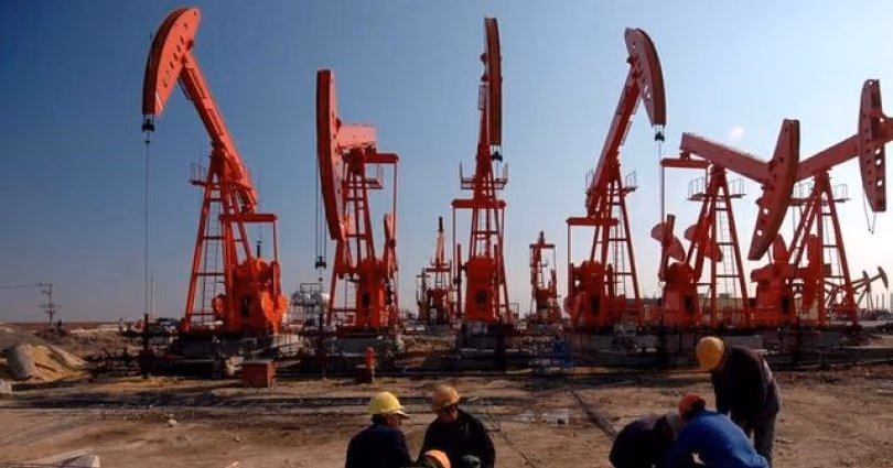 Petrol, ABD'deki Fırtına Riski ve Orta Doğu Gerilimiyle Yükseldi