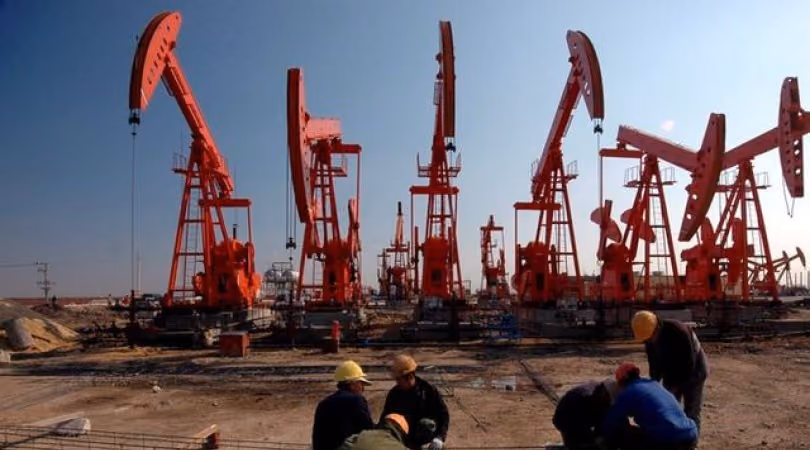 Petrol, ABD'deki Fırtına Riski ve Orta Doğu Gerilimiyle Yükseldi