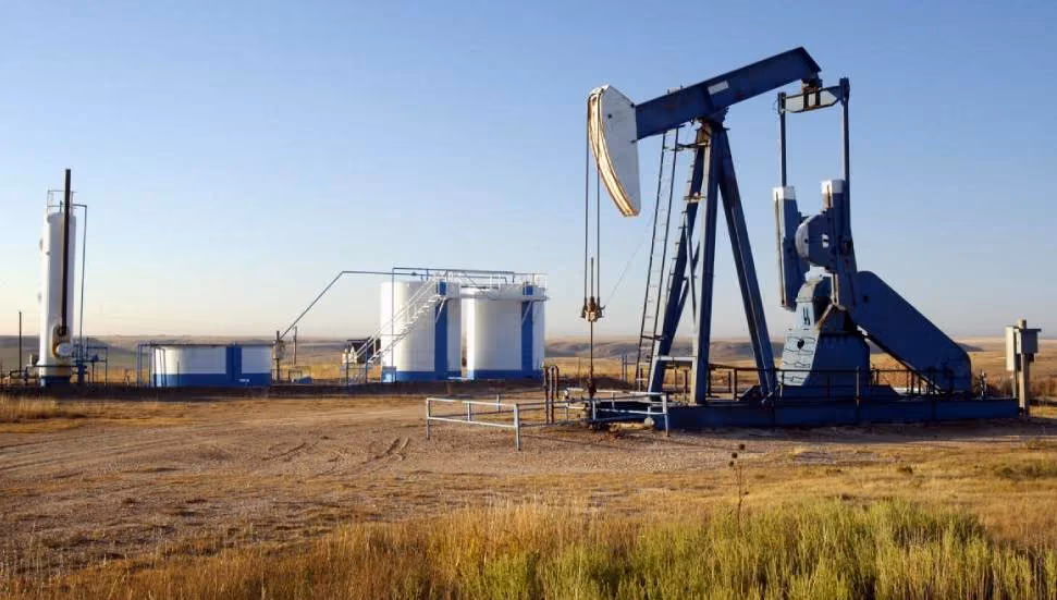 Petrol, Hürmüz'deki Saldırıların Arz Endişelerini Artırmasıyla Yükseldi