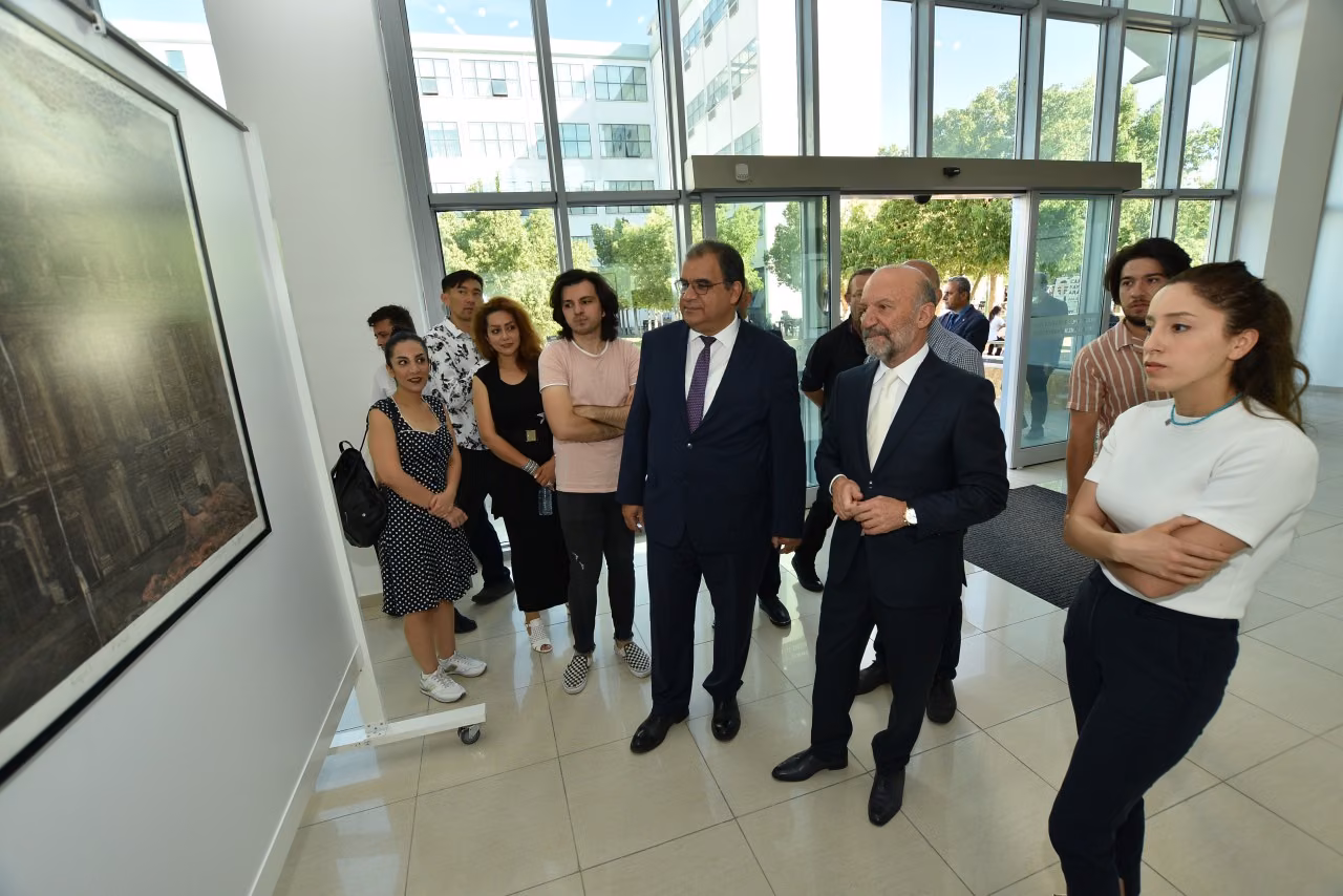 “Türkiye Baskı Resim Sanatçıları Sergisi” YDÜ'de Açıldı