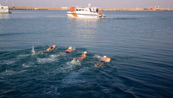 Girne-Taşucu Arasını 38 Saatte Yüzerek Geçecek Ekip, KKTC Bayrağını Türkiye’ye Ulaştıracak