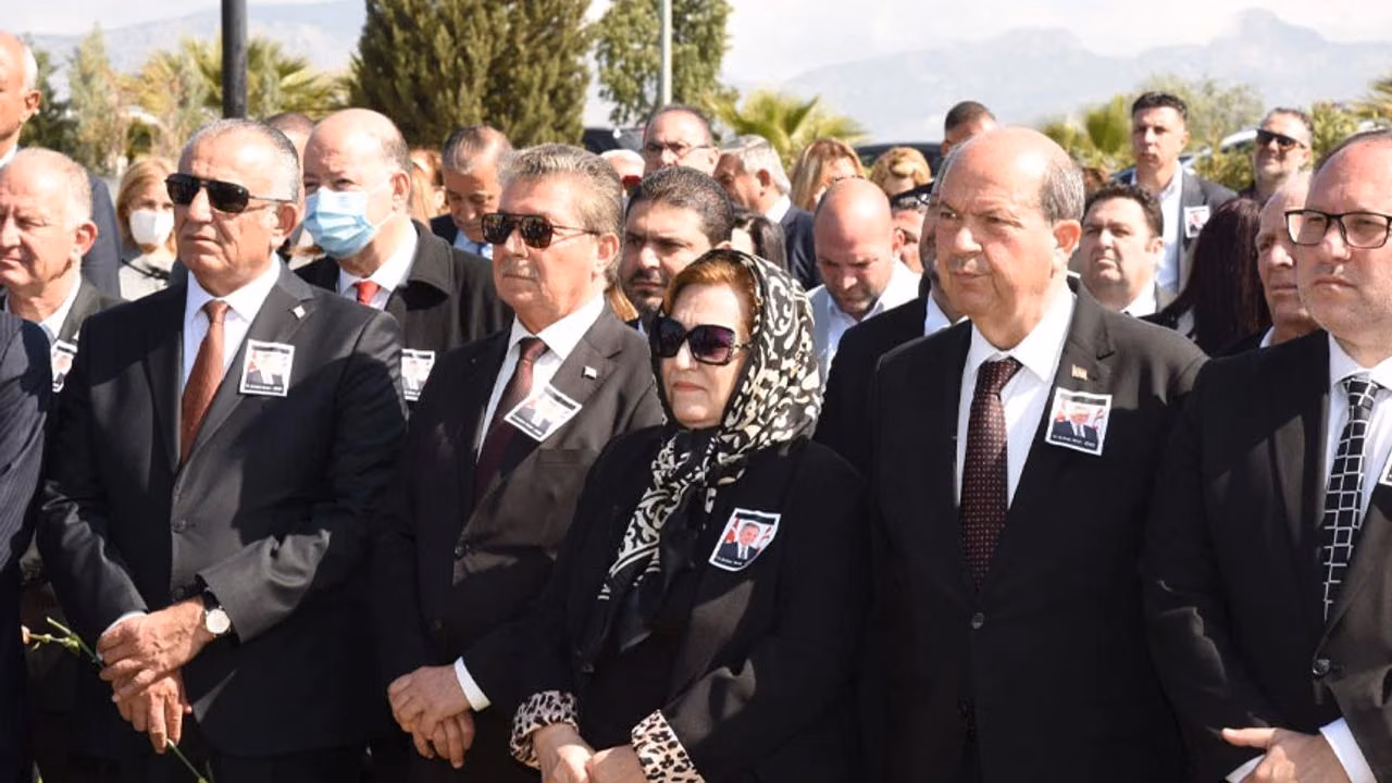 İrsen Küçük 6. ölüm yıl dönümünde kabri başında anıldı