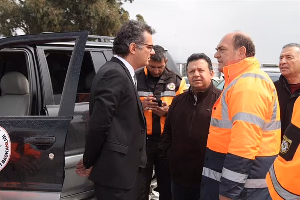 Başbakan Erhürman Su Baskını Yaşanan Bölgelerde İncelemelerde Bulundu