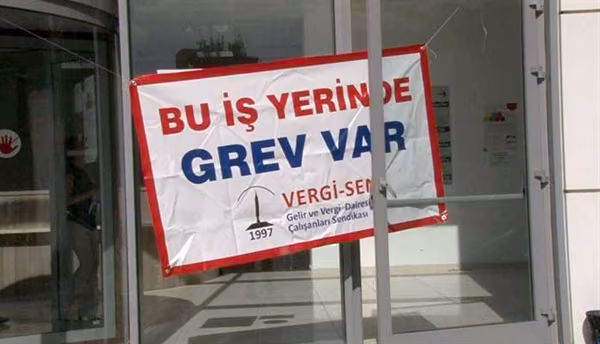 Trafik Dairesi Ehliyetler Birimi ve Motorlu Araçlar Girne Şubesi'nde Süresiz Grev Başlatıldı