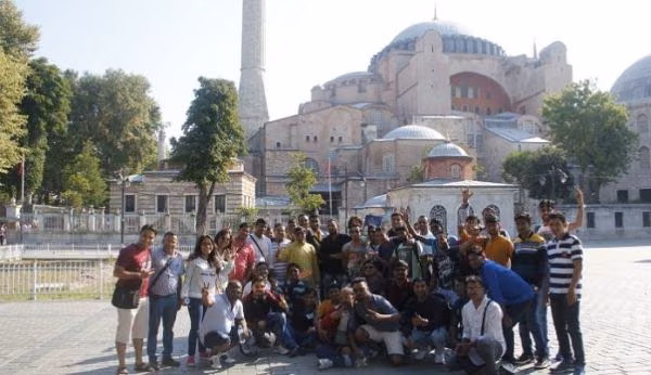 Bakan Ersoy, Ayasofya Camii, Turistlerin Ziyaretine Açık ve Ücretsiz Olacak!