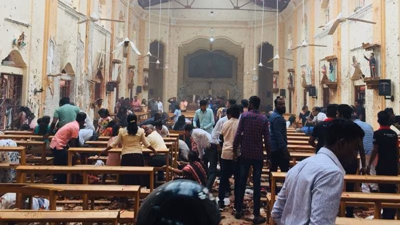 Sri Lanka'da Kilise ve Otellerdeki Patlamalarda Ölü Sayısı 129...