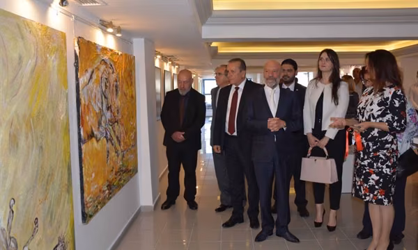 Yakın Doğu Üniversitesi Öğretim Elemanlarının 100’den Fazla Eserinin Sergilendiği “Öğretim Elemanları Sergisi” Ataoğlu Tarafından Açıldı…
