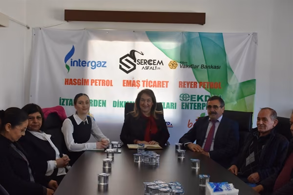 Sağlık Bakanı Besim Dikmen Belediyesi ile Sağlık Ocağını Ziyaret Etti