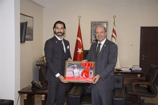 Başbakan Ersin Tatar Milli Atlet Yiğitcan Hekimoğlu’nu Kabul Etti
