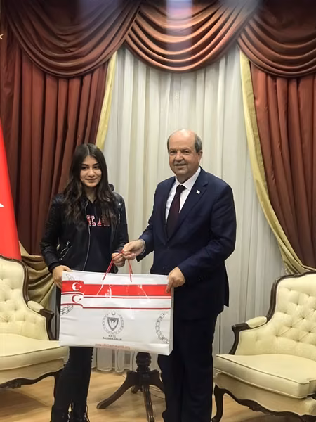 Başbakan Tatar Igcse Türkçe Dalında Dünya Birincisi Berilsu Meral’ı Kabul Etti