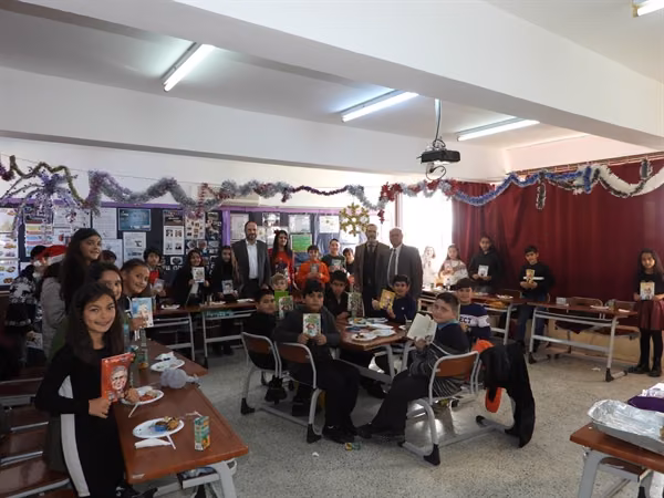 İskele Belediyesi İlkokul, Anaokulu ve Kreşte Eğitim Gören Çocuklara Hediye Dağıttı