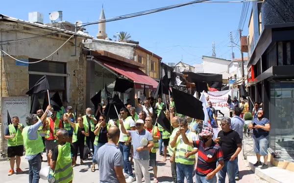 Esnaf Kapalı Sınır Kapıları İçin Lokmacı’da Eylem Yaptı