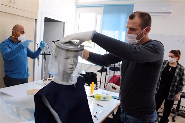 Meslek Liseleri Maske Üretimine Başladı