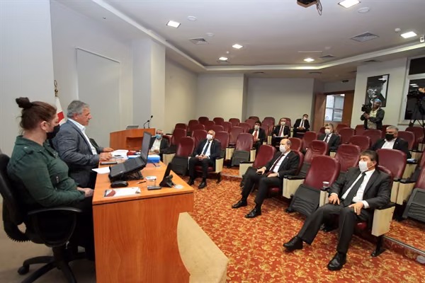 Başbakan Tatar, Müteahhitlerin “İnşaat Sektörünün Geleceği” Konulu Sunumuna Katıldı