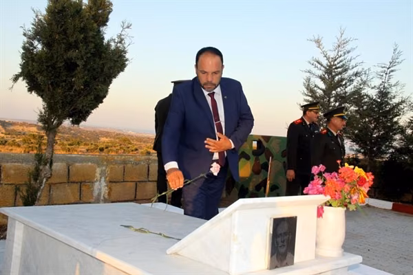 İskele Belediye Başkanı Sadıkoğlu, Topçuköy Şehitlerini Andı