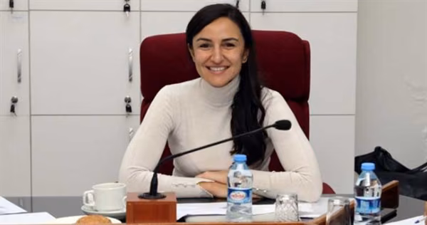 Jale Refik Rogers: “Covid-19 Taşıyanların İsimlerini Paylaşmak Yasal da Değildir, Etik de Değildir”