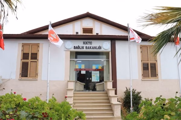 Sağlık Bakanlığı: Kamu-Sen’in iddia ettiği gibi konuya duyarsız kalınmadı