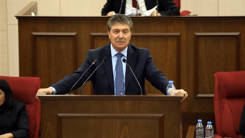 Meclis’te Muhalefetin Eleştirilerini Yanıtlayan Başbakan Üstel: Yapamadıklarınızı Yaptık, Övünç Duyuyoruz
