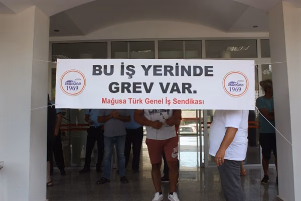 Mağusa Türk Genel İş Sendikası, Gazimağusa Belediyesi’nde Uyarı Grevi Yaptı