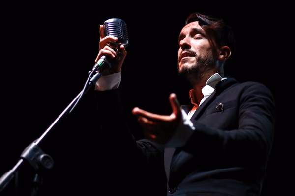 Cem Adrian Mağusa Kültür Sanat Festivali’nde Konser Verdi