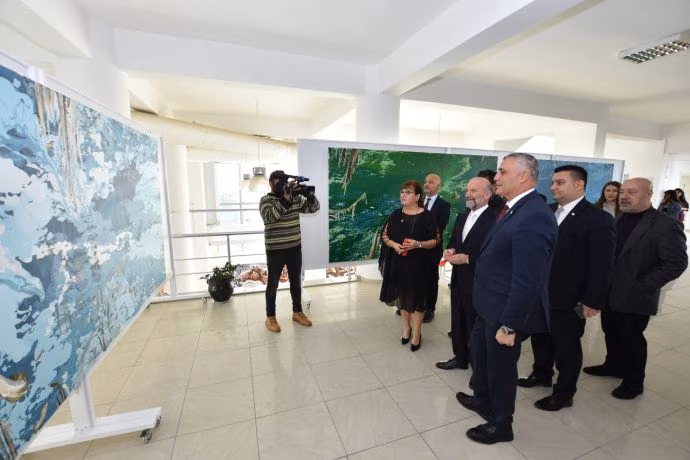 Türkiye Sanatçısı E. Yıldız Doyran ve Kazakistan Sanatçıları Tileuzhan Batanov ile Muthit Murzaliyev’in Kıbrıs Modern Sanat Müzesi İçin Hazırladıkları 3 Ayrı Kişisel Sergi Maliye Bakanı Olgun