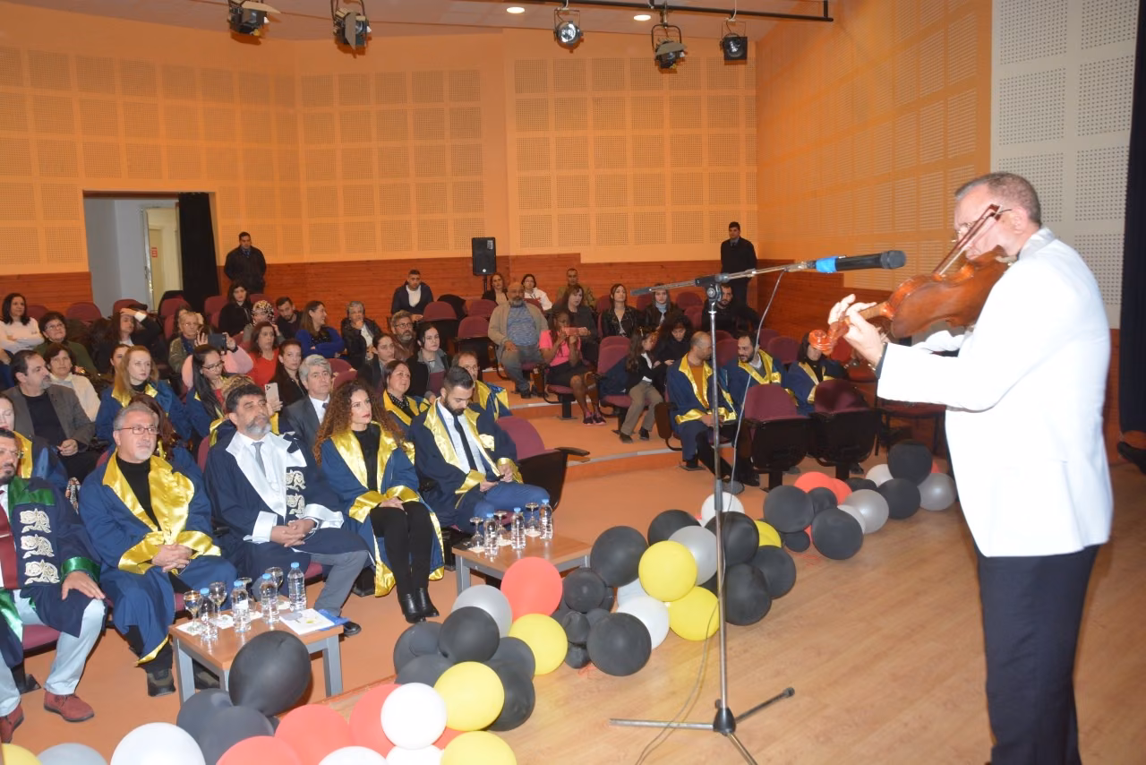Bilgi ve Donanıma Sahip Yeni Nesil İletişimciler Mesleğe Atıldı… Yakın Doğu Üniversitesi İletişim Fakültesi 2019-2020 Güz Dönemi Mezunları Diplomalarını Aldı…