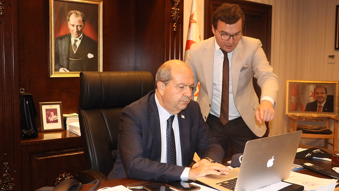 KKTC Cumhurbaşkanı Tatar AA Oylamasında 'İşitme Engelli Hastayla İletişim'i Seçti