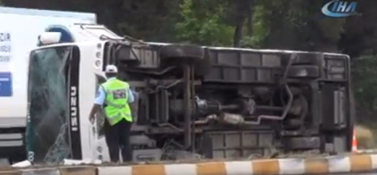 Tur Otobüsü Devrildi: 16 yaralı