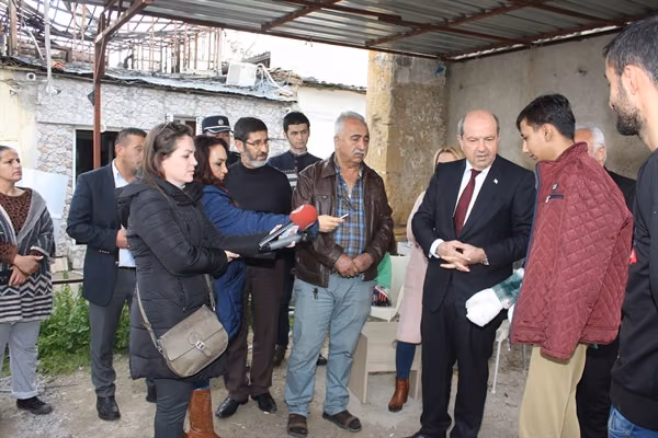 Başbakan Tatar Yanan Evin Sakinlerini Ziyaret Etti