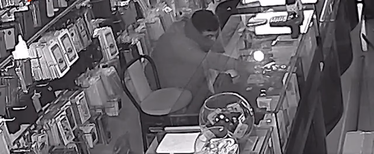 Eve Giren Hırsızlar Şok Oldu...