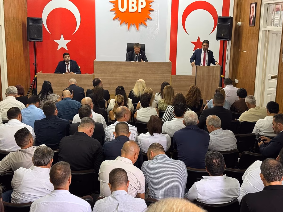 Savaşan; Cumhurbaşkanı Ersin Tatar’ın da katıldığı Parti Meclisi toplantısında seçim süreciyle ilgili alınan kararları ve eylem planını aktardıklarını ifade etti.