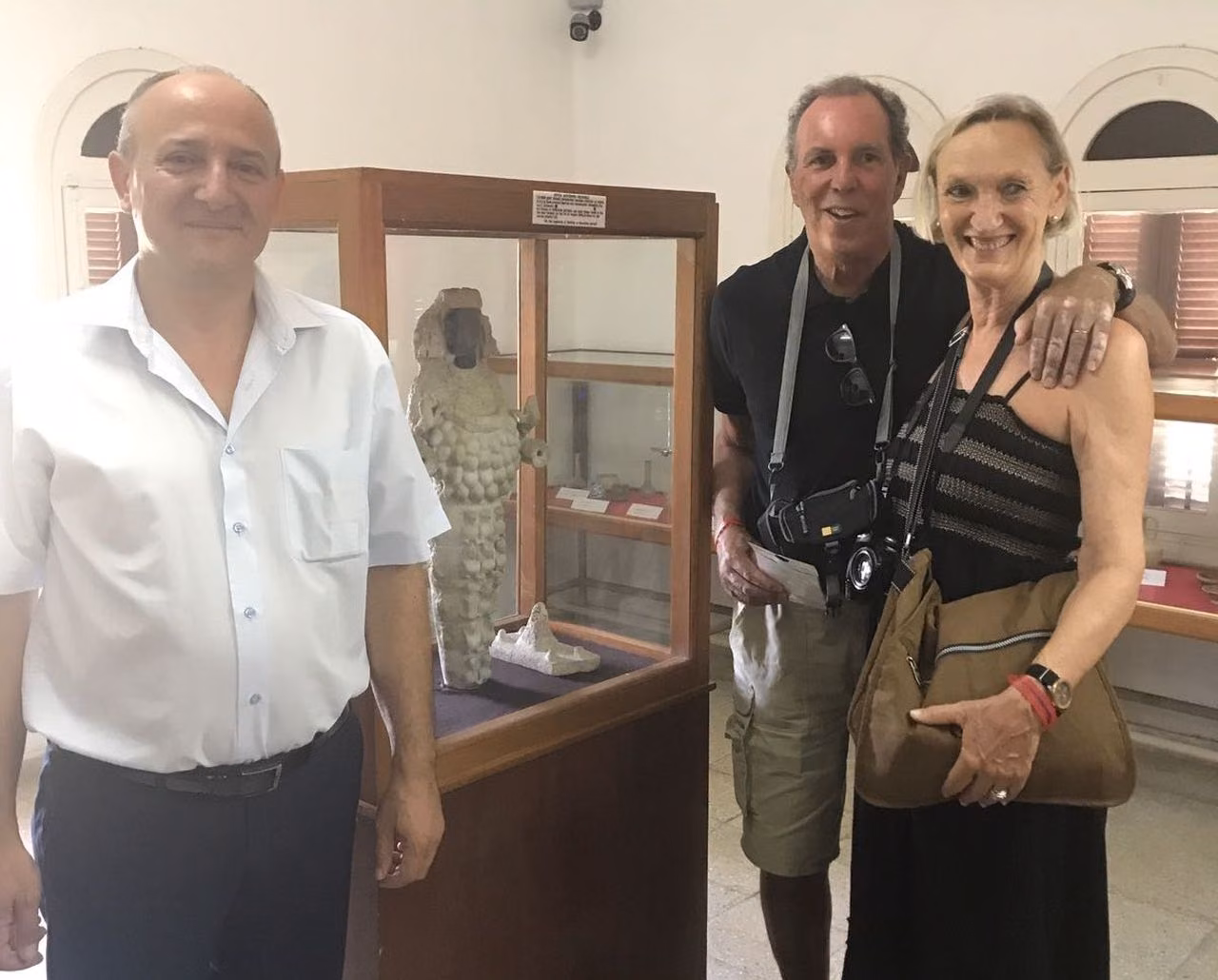 Efes Artemis Heykeli'ni KKTC'de Bulan İtalyan Turist 37 Yıl Sonra Ziyarete Geldi