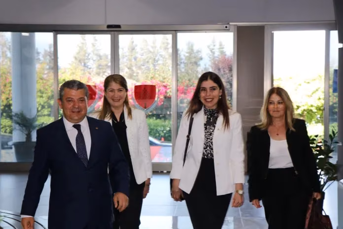 SAĞLIK BAKANI ALTUĞRA, KIBRIS SAĞLIK VE TOPLUM BİLİMLERİ ÜNİVERSİTESİ’Nİ ZİYARET ETTİ