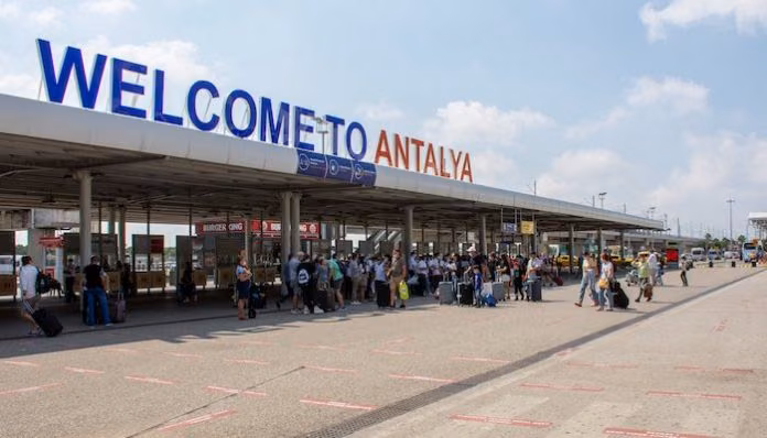 Ekim Ayının İlk Yarısında Antalya’ya Kaç Turist Geldi?