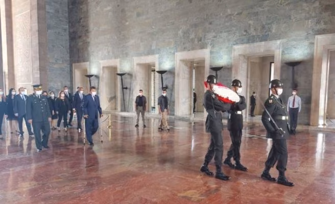 Bakan Üstel, Ankara Ziyaretinde Anıtkabir'i Ziyaret Etti