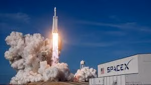 Nasa, 4 Astronotu Taşıyan Spacex'e Ait Uzay Aracını Fırlattı
