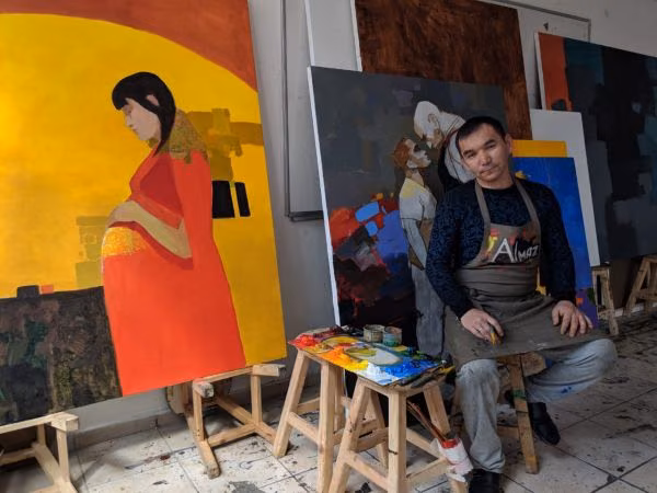 Kıbrıs Modern Sanat Müzesi İçin Sanatçı Almaz Sharshekeev, Kovid 19 ile Mücadeleye Destek İçin Tuvale Resmetti