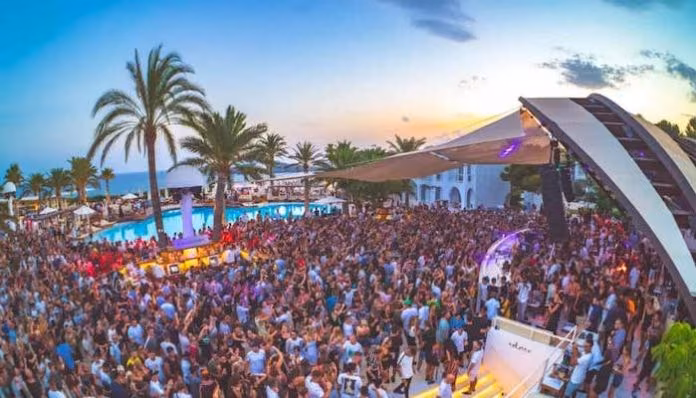 Turizm Adası Partilerin Önüne Geçmek İçin Dedektif Tutacak