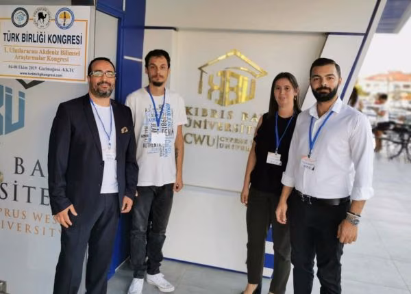 Yakın Doğu Üniversitesi İletişim Fakültesi Öğretim Elemanlarına En İyi Bildiri Ödülü...