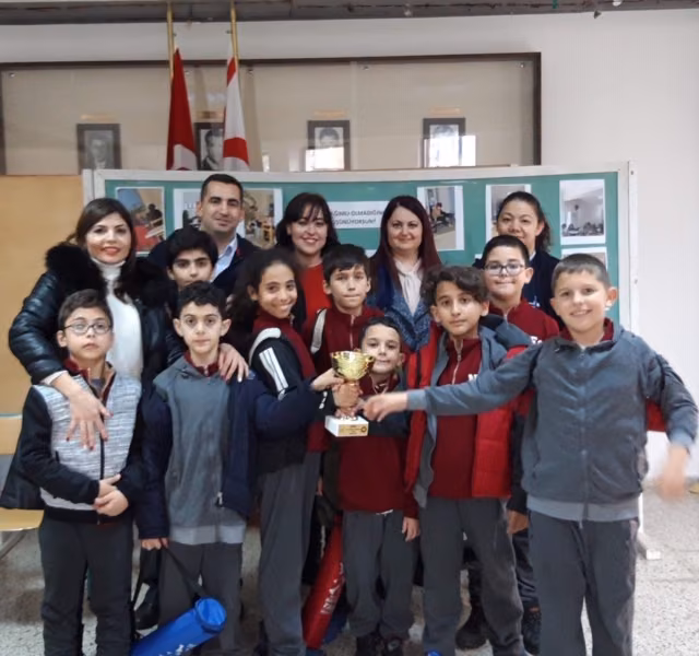İlkokullararası Satranç Turnuvası Şampiyonu “Yakın Doğu İlkokulu”…