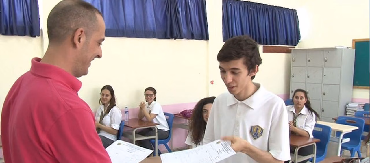 Ortaöğretim'de Bugün Karne Sevinci