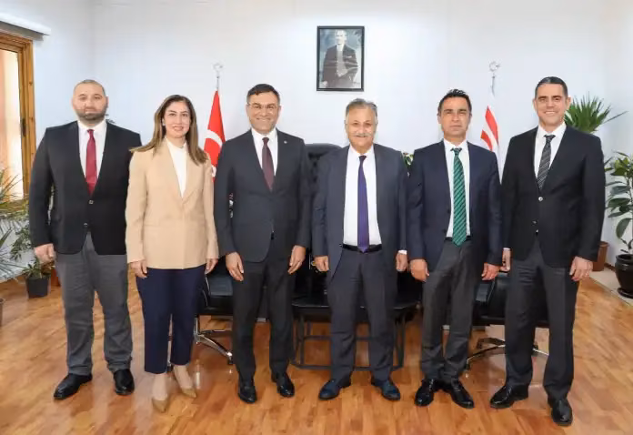 SAĞLIK BAKANI PİLLİ, KUZEY KIBRIS TURKCELL HEYETİNİ KABUL ETTİ