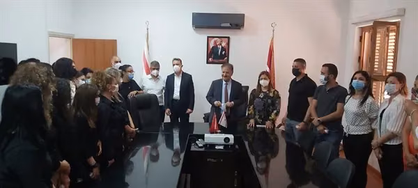 PİLLİ BAKANLIK PERSONELİNİN BAYRAMINI KUTLADI